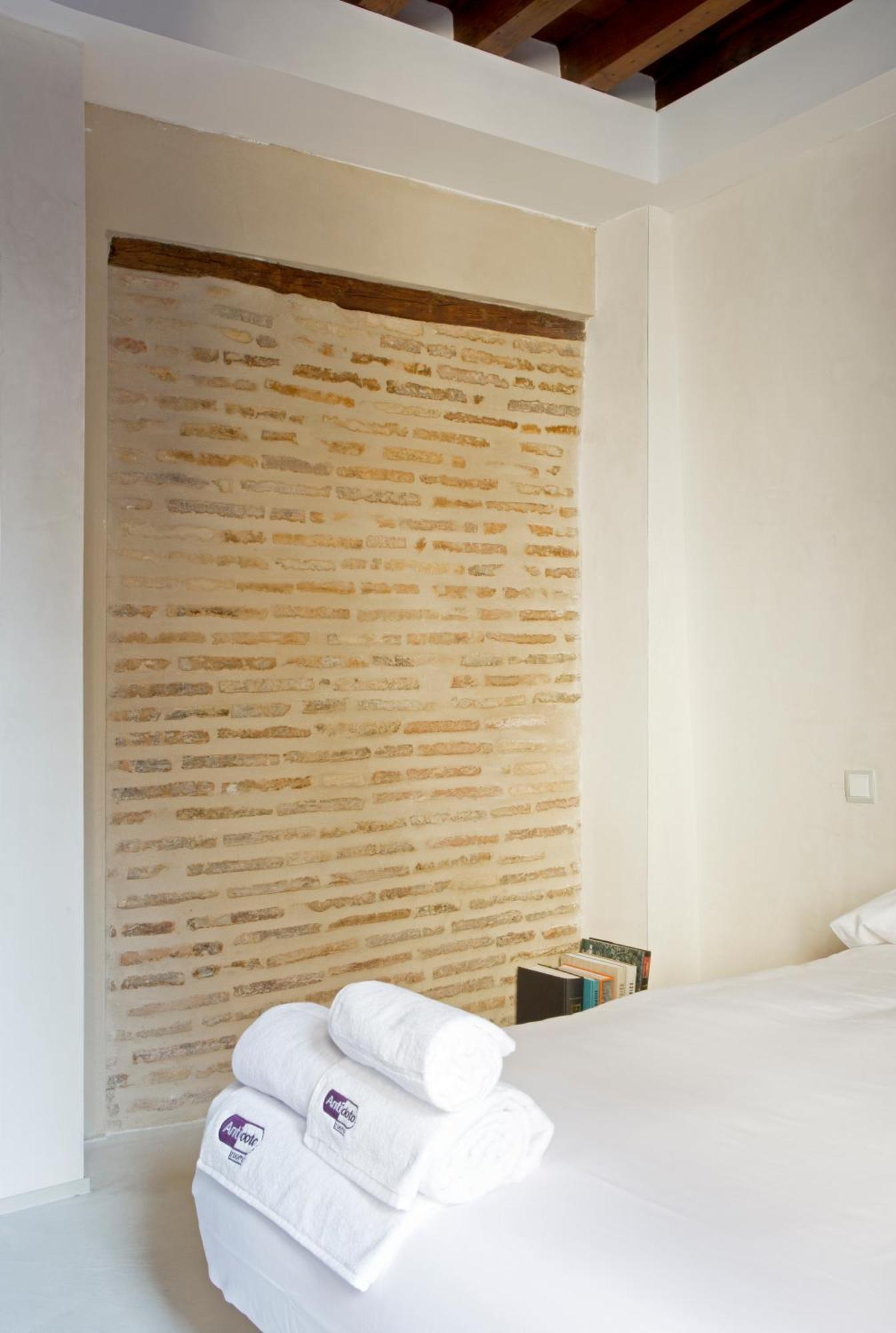 Antidoto Rooms San Agustin - Recomendado Para Adultos Toledo Exterior photo
